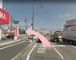 「桜木町」の信号を左折します